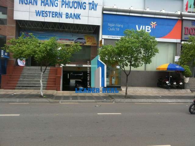 Đường Nguyễn Văn Trỗi trước tòa nhà Thái Huy Building